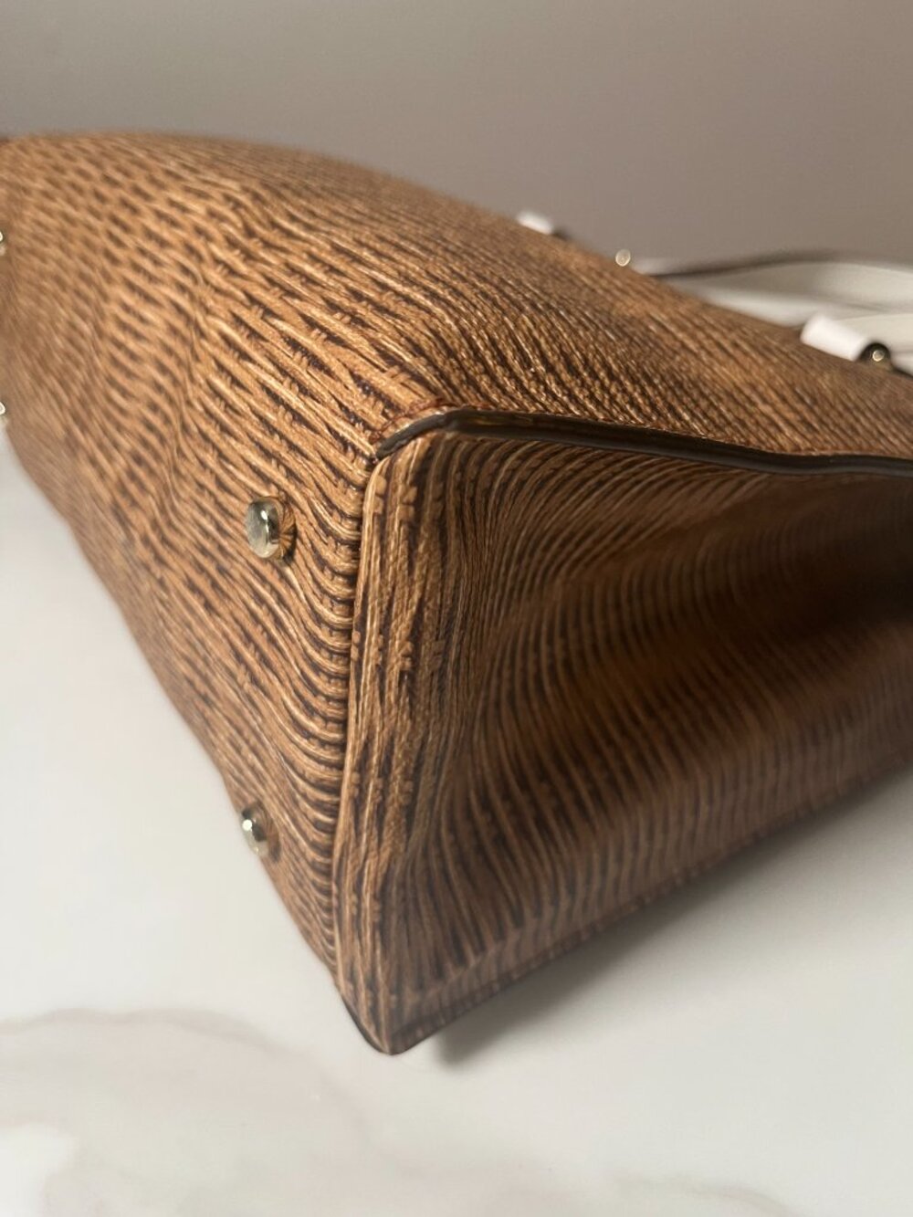 Kate Spade Pack a Picnic RARE Woodgrain Leather Structured Tote Storybook Lining - Picture 8 of 13
